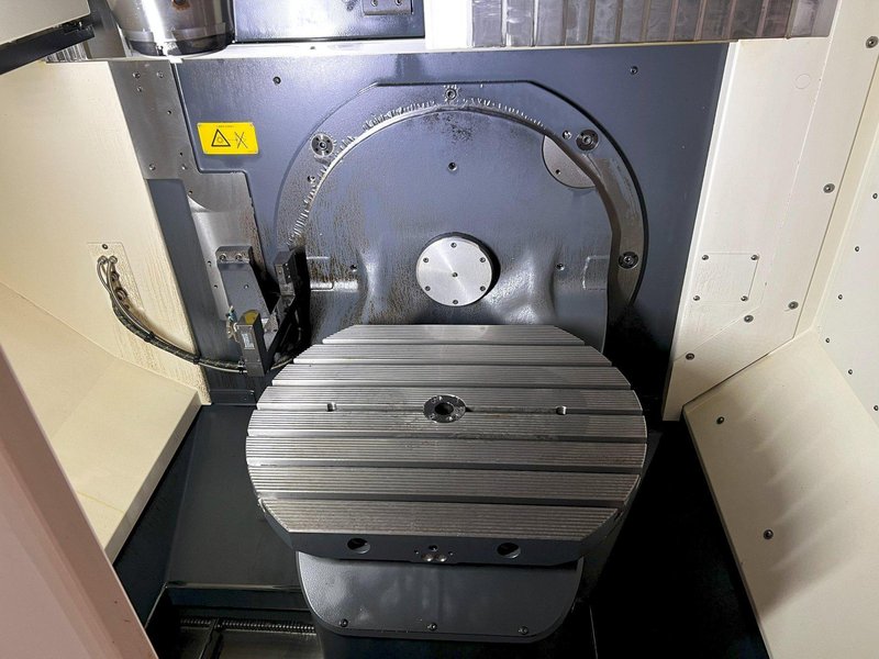 DMG DMU50 5-Axis 2015 Machining Center, Swivel Rotary, CAT40, 18,000 RPM, 60 ATC, Infrared Measuring Probe, Blum tool laser Measuring, Through Spindle Coolant, and Chip Conveyor.