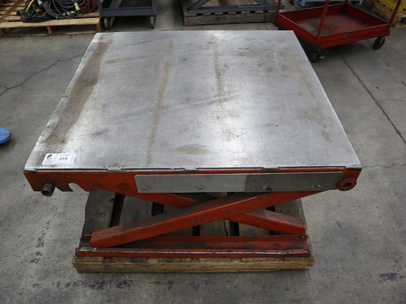Easy Reach Scissor Lift Table, 4,000 Lb Capacity 42&quot; x 40&quot; Surface- Auction Item