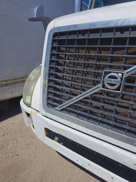 Volvo VNL Tri-Axle Dump Truck, 2012 – Volvo D13