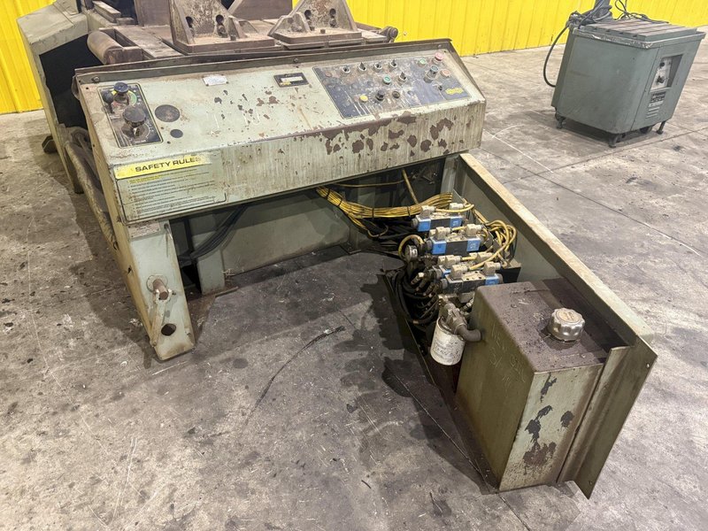 18" X 20" HYD-MECH MODEL V18 SERIES II VERTICAL BAND SAW: STOCK #24965