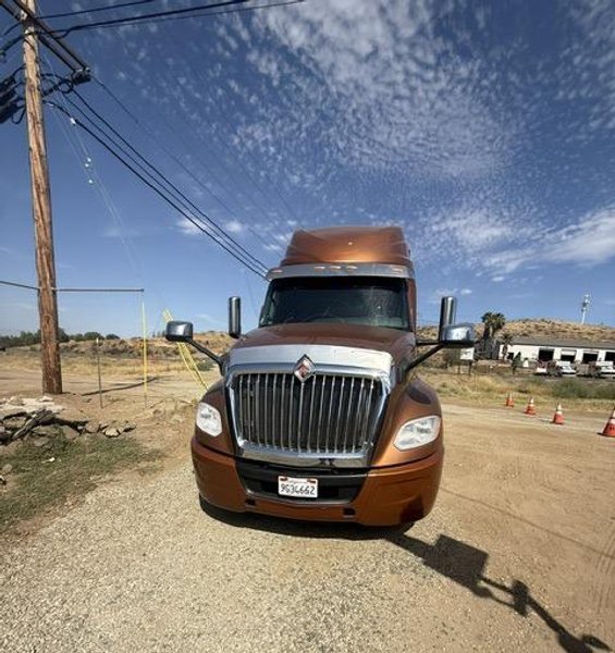 International LT625 Sleeper Truck, 2018 – Cummins X15 Diesel, Automatic Transmission, Tandem Axle &amp; Air Ride
