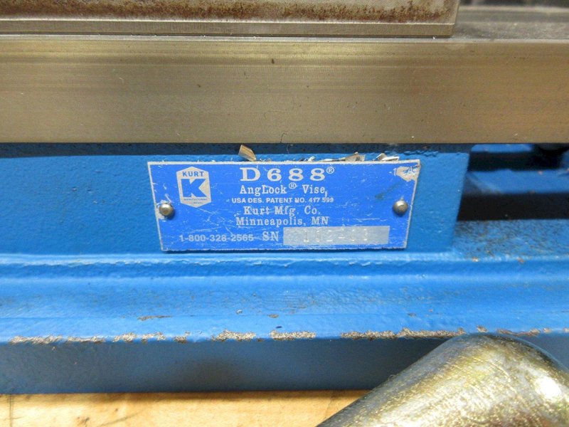 Kurt D688 6" AngLock CNC Milling Vise – w/ Handle- Auction Item