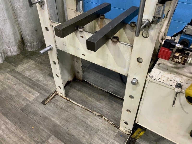 30 TON SEACREST HYDRAULIC H FRAME PRESS: STOCK #74182