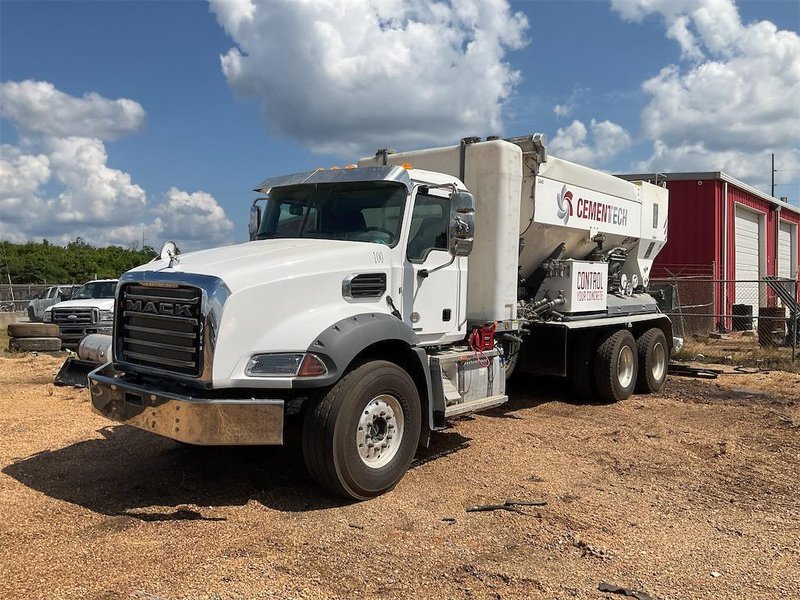 2025 Mack GR64B 1M2GR2GC1SM043902