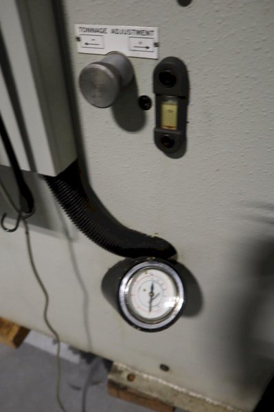 Hurco PA65-25 CNC Hydraulic Press Brake, 71 Ton x 98&quot;, Hurco AutoBend 7 Control and Back Gauge, Large Assortment of Dies