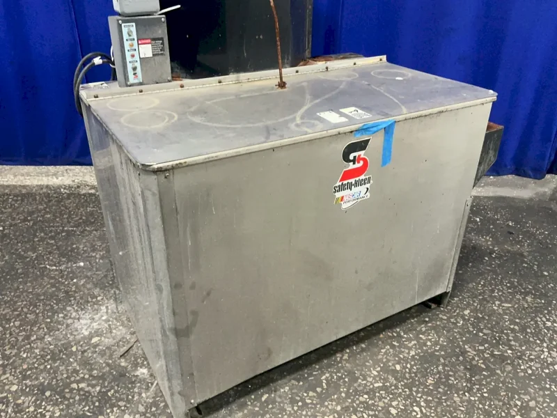 SAFETY-KLEEN 45" X 22" X 26" PARTS WASHER  -  81.8