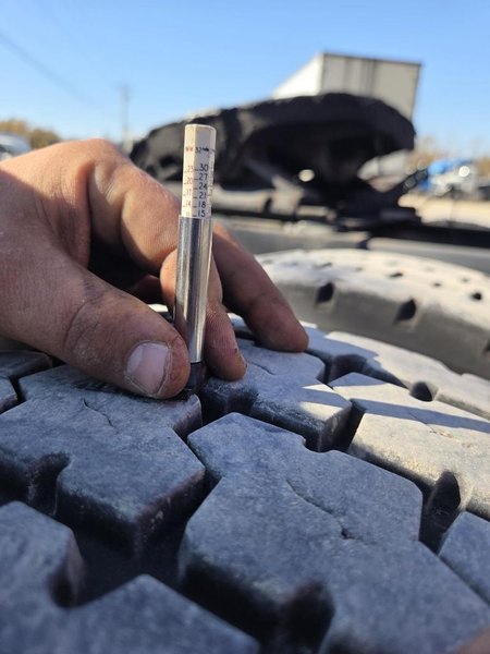 PETERBILT 567 - Trucks