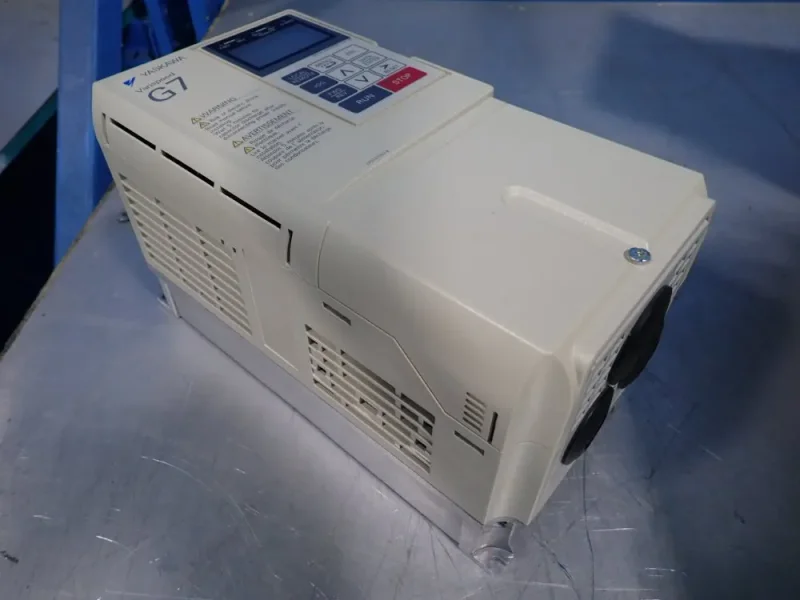YASKAWA INVERTER  -  CIMR-G7U40P7