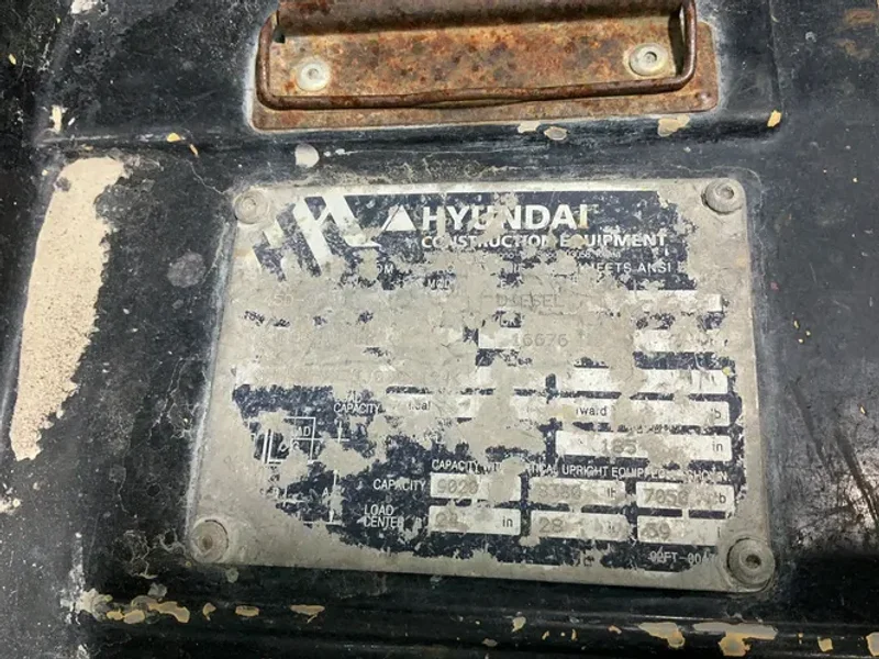 HYUNDAI 9020 LBS DIESEL FORKLIFT  -  45D-9
