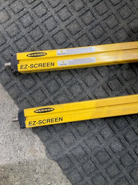 BANNER SLSCR30‑1500Q8 + SLSCE30‑1500Q8 Safety Light Curtain USED