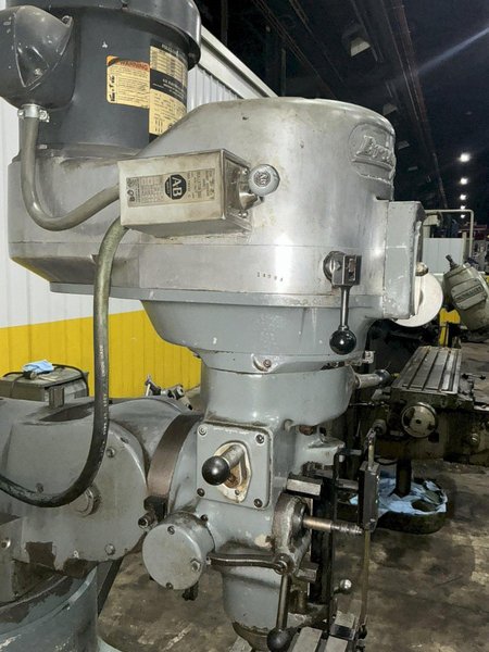1.5 HP BRIDGEPORT VERTICAL MILL W/ POWER FEED: YOBRO #26042