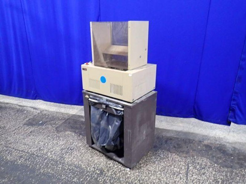 SCHLEICHER &amp; CO 18" X 19" X 26" SHREDDER  -  INTIMUS 444
