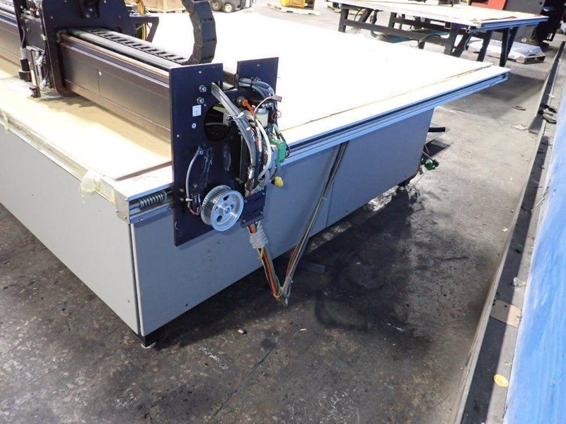 GERBER 96" X 75" CUTTING TABLE