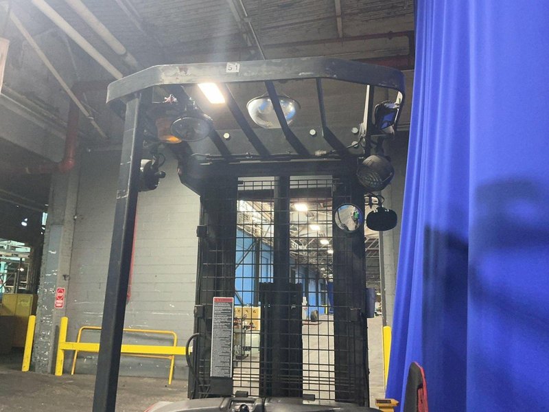 RAYMOND 4000 LBS ELECTRIC STAND UP FORK LIFT  -  FASI R40TT