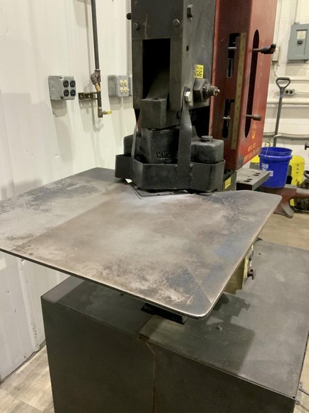 30 TON EDWARDS HYDRAULIC IRONWORKER: STOCK #80592