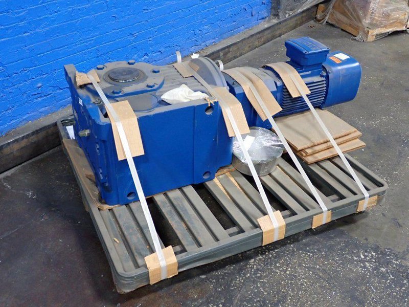SEW EURODRIVE 10 HP GEAR DRIVE  -  KAZ127 R87 DRN132M4 BE11HR
