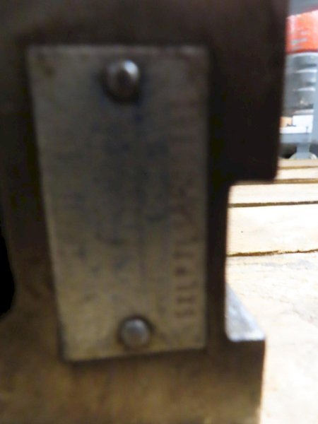 Kurt 6XLPLSS Extra Capacity 6" Air Machine Vise with Jaws- Auction Item