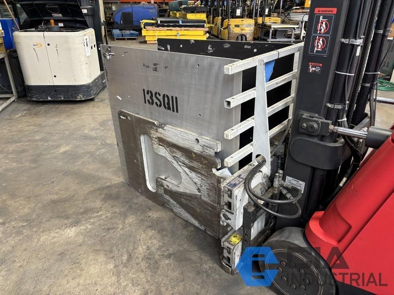 2,500 LB. CASCADE MODEL 25D-CCS-350 HYDRAULIC CARTON CLAMP ATTACHMENT