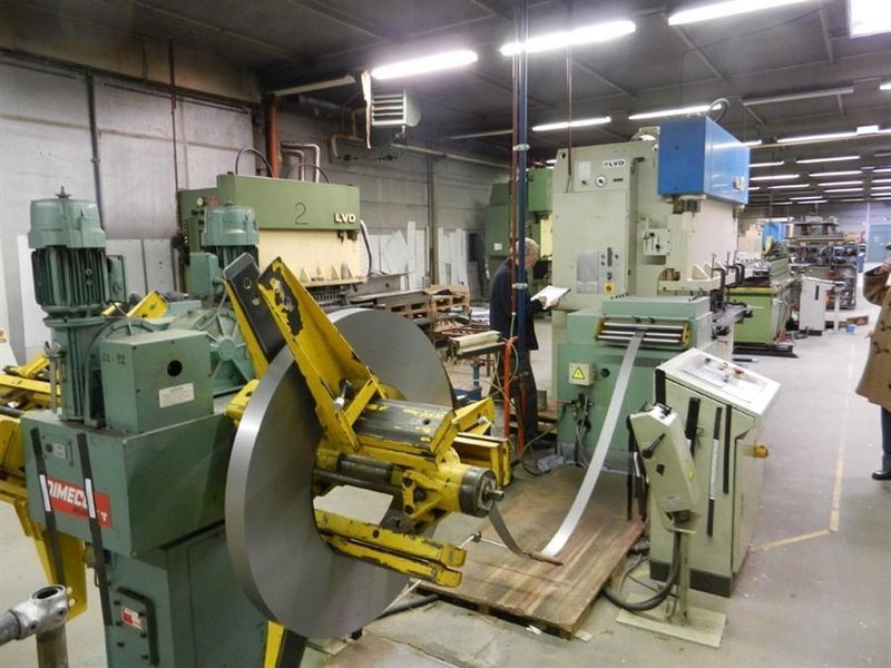 Dimeco decoil./ straight - LVD punchpress + rollforming