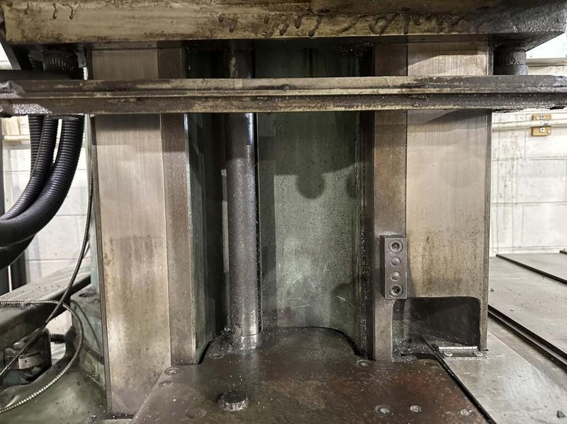 3.5" TOS MODEL #W9 ROTARY TABLE HORIZONTAL BORING MILL 1980 : YOBRO 25160