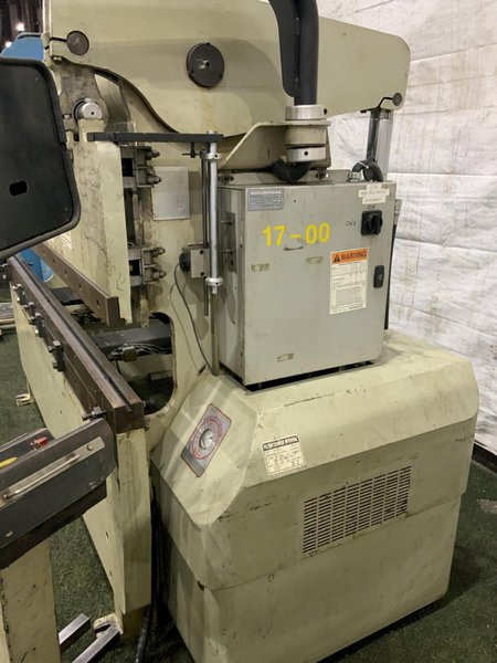 60 TON X 8' ACCURPRESS HYDRAULIC PRESS BRAKE: STOCK #80973