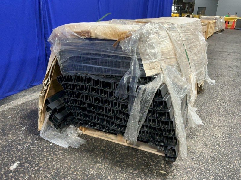 SIEMENS PLASTIC WIRE COVERS  -  GP374406