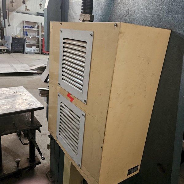 88 TON X 8&#039; AMADA RG-80 HYDRAULIC PRESS BRAKE. STOCK # 0134225.
