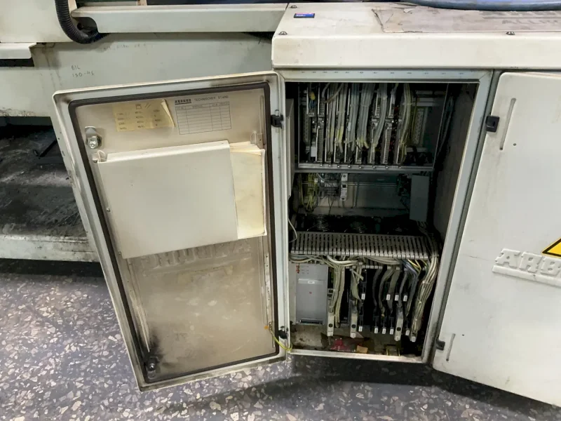 ARBURG INC INJECTION MOLDER  -  570 C 2000 - 675