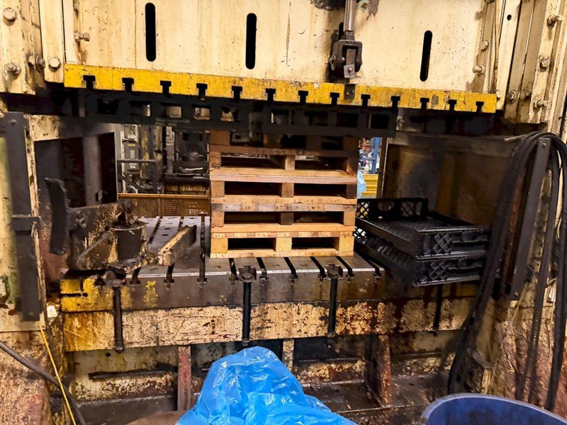 84" X 48" X 7" T-SLOT BOLSTER PLATE. STOCK #0113126