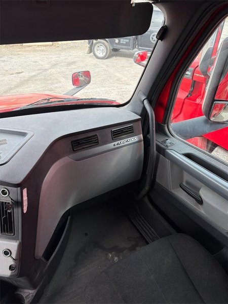 2020 Freightliner Cascadia 1FUJHHDV4LLLC1676