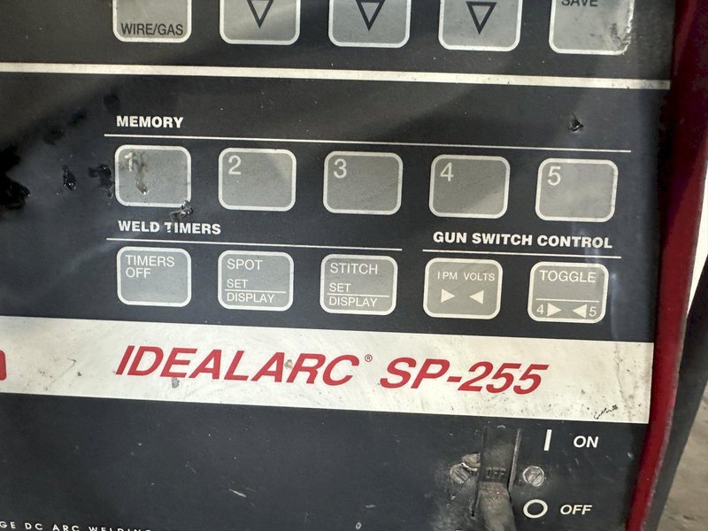 LINCOLN IDEALARC SP-255 MIG WELDER. STOCK # 1061323