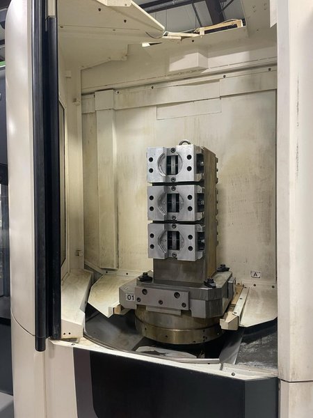 DMG Mori NHX 5000 HMC, 2017 – Full 4th Axis, TSC, ERGOline Celos M730UM Control, Chip Conveyor