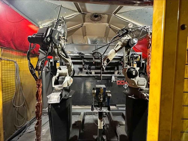 Yaskawa Motoman ERCR-UP6-RB00 Robot Arcworld 6200 Weld Cell, 1999