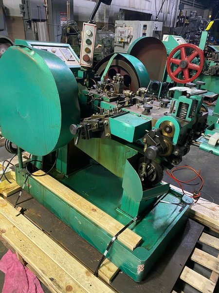 1/8&quot; Shanghai Wuling Model SD-30 Bi-Metal Contact Heading Machine