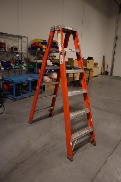 Keller - Extra Heavy Duty 6&#039; Fiberglass Ladder M8706- Auction Item