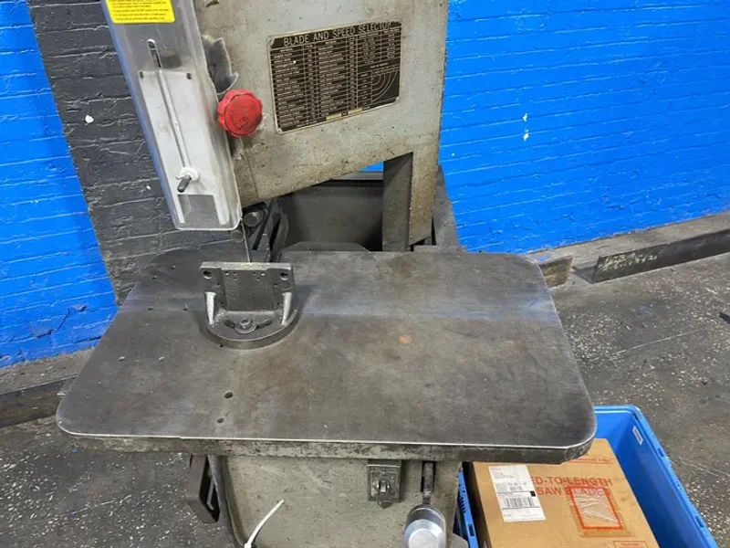 ROLL-IN 18.5” X 30.5” VERTICAL BAND SAW