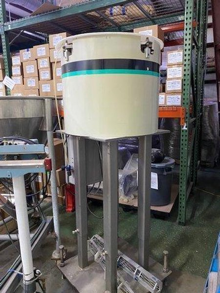 Kiss Packaging Systems Spindle Capper with Hoppmann feeder and 12′ Conveyor