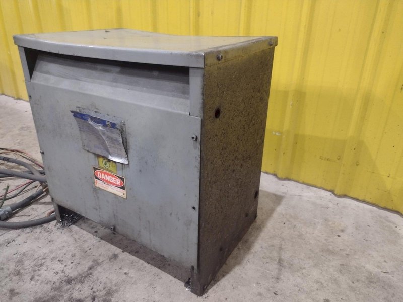 15 KVA SQUARE D 480-240 VOLT ELECTRICAL TRANSFORMER: YOBRO #24043