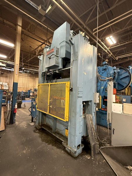 200-ton Niagara SE2-200-72-42 Straight Side Double Crank Press For Sale, Year 1990 with Updated Controls