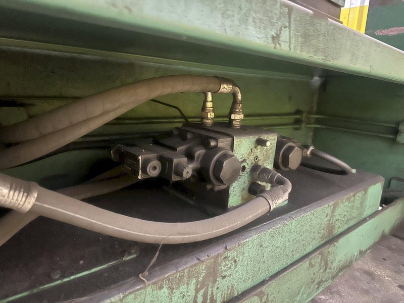 130 TON x 12&#039; ACCURRESS MODEL #713012 HYDRAULIC PRESS BRAKE: STOCK #23701