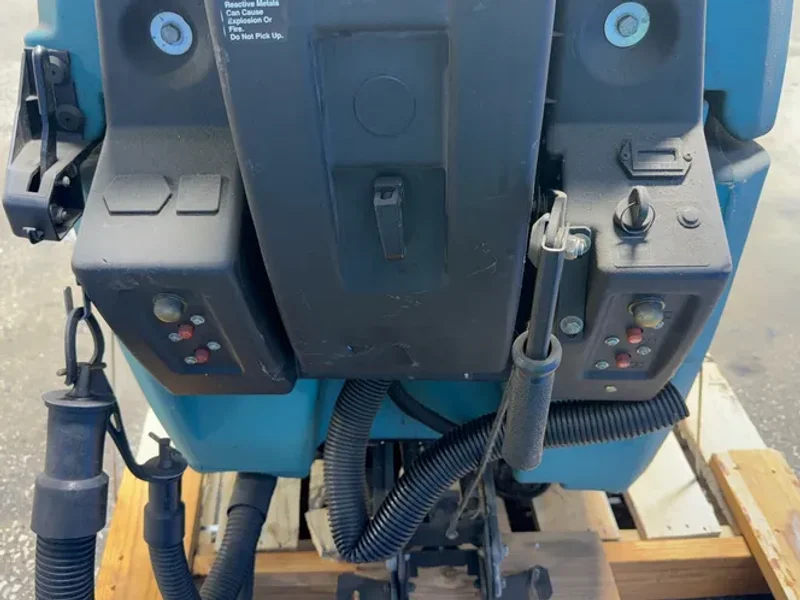 Tennant 28” Floor Scrubber  - 5700