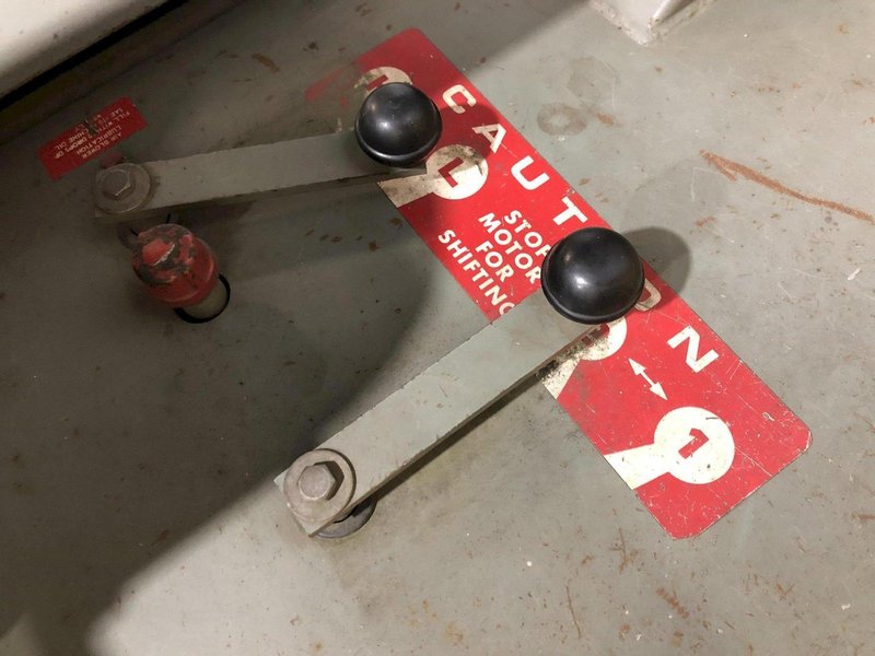 36" GROB MODEL #4V-36 VERTICAL BAND SAW: STOCK #17576