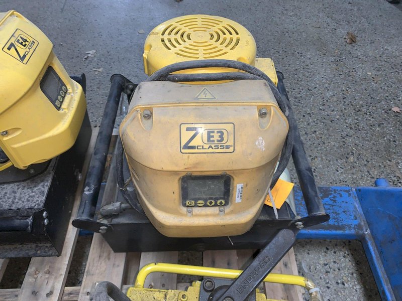 Enerpac Model ZE3220LB Electric Hydraulic Pump, sn D21209040C