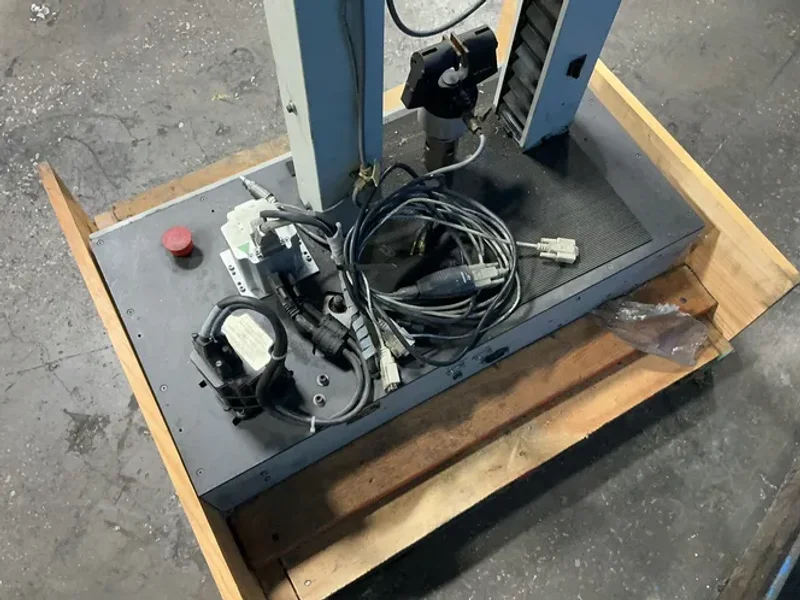 INSTRON SINGLE COLUMN ELECTROMECHANICAL UNIVERSAL TESTING MACHINE   -  1011