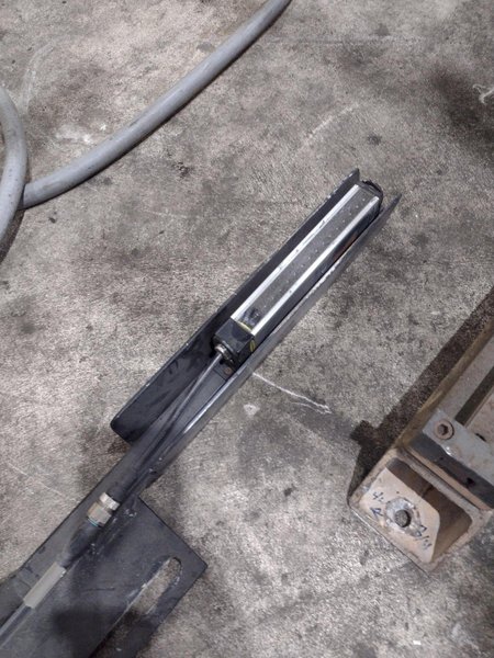 4,000 LBS X 18&quot; CWP MODEL #3RDM-18 DOUBLE END MOTORIZED COIL REEL UNCOILER: YOBRO #23973