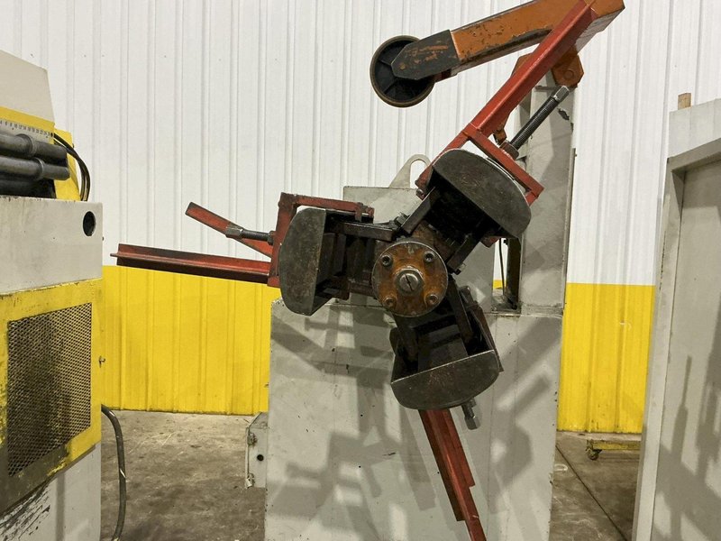 8,000 LBS X 24" X .125" DALLAS UNCOILER COIL REEL, MOTORIZED STRAIGHTENER - FEED LINE: YOBRO #24808
