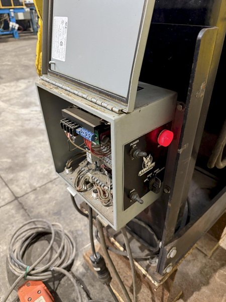 1,250 LB STINGER MODEL #P-1250 PIPE WELDING POSITIONER WITH 30" GRIPPER CHUCK: YOBRO #25216