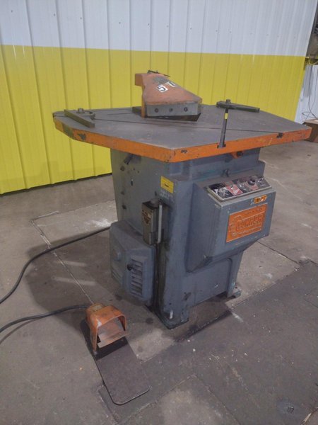 9&quot; x 9&quot; x 3/16&quot; COMACA HYDRAULIC PUNCH &amp; CORNER NOTCHER: STOCK #11842