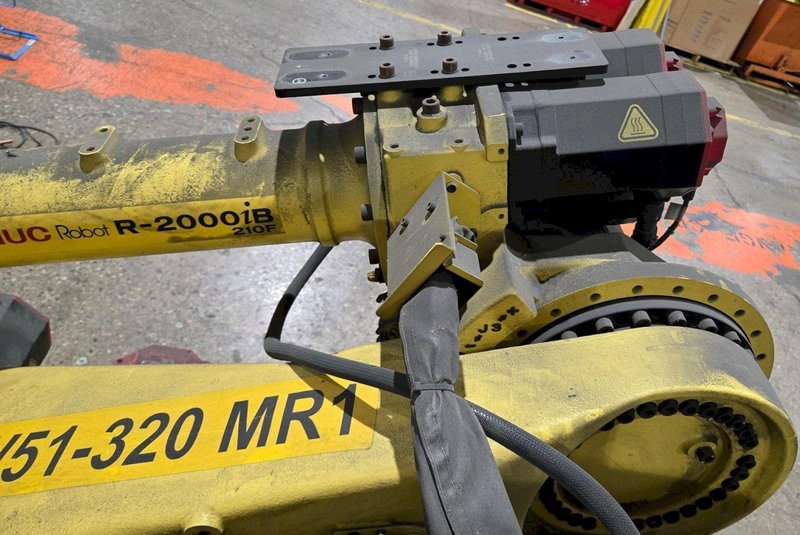 FANUC R-2000IB/210F + R30IB ROBOT ARM AND CONTROL CABINET USED