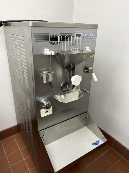 Taylor C118-33 Fully Automatic Batch Ice Cream Freezer, 2003
